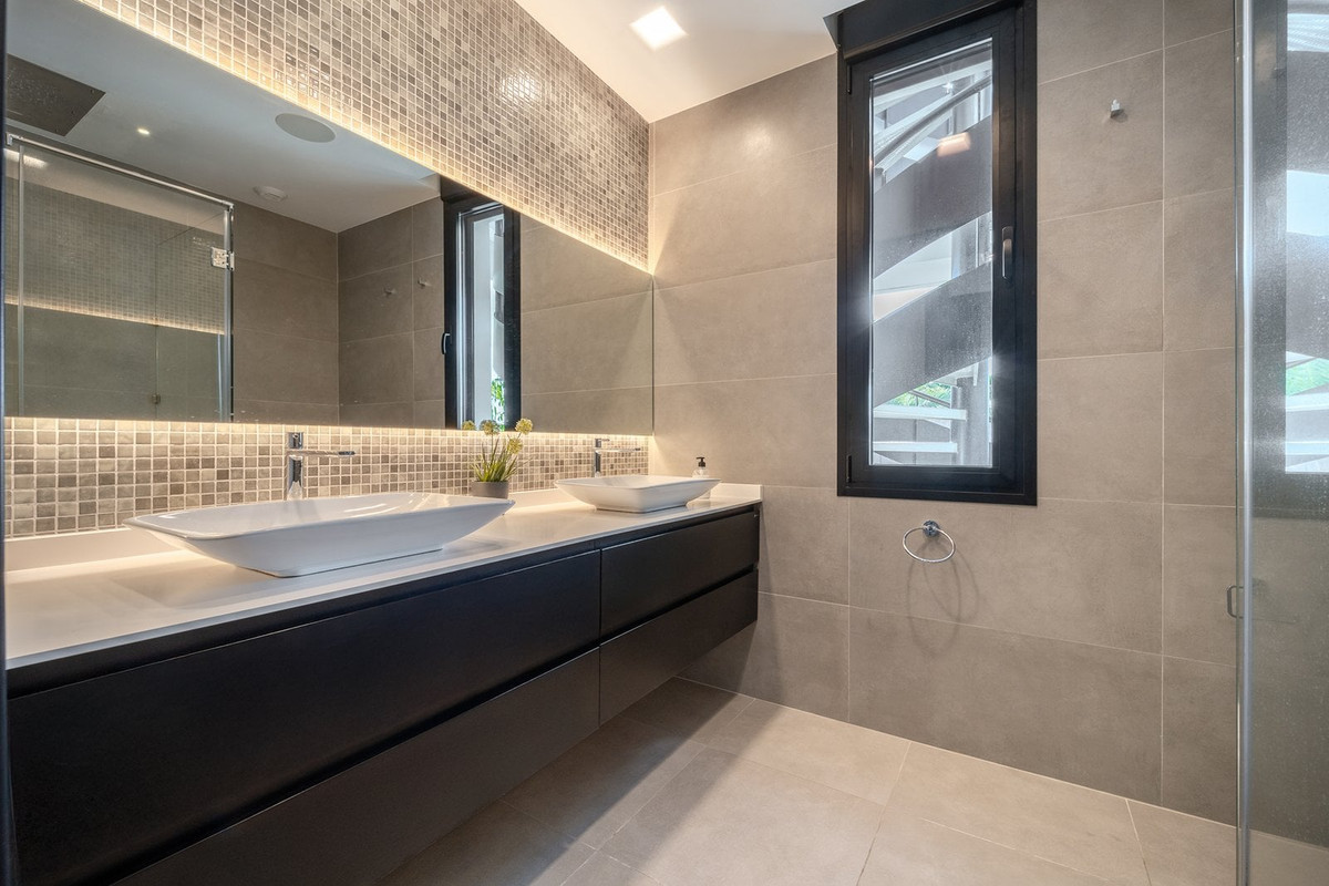 Huis te koop in Marbella | 5 slaapkamers H5273980