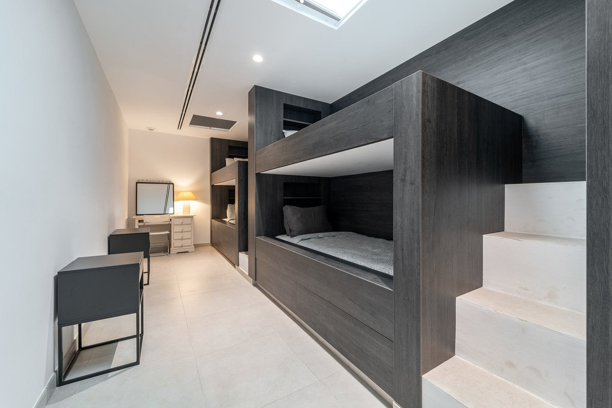 Huis te koop in Marbella | 5 slaapkamers H5273980