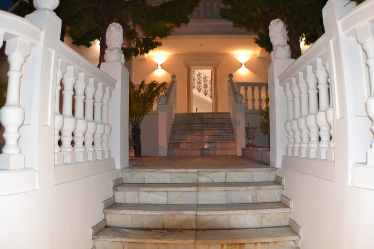 Huis te koop in Marbella | 10 slaapkamers H5298256