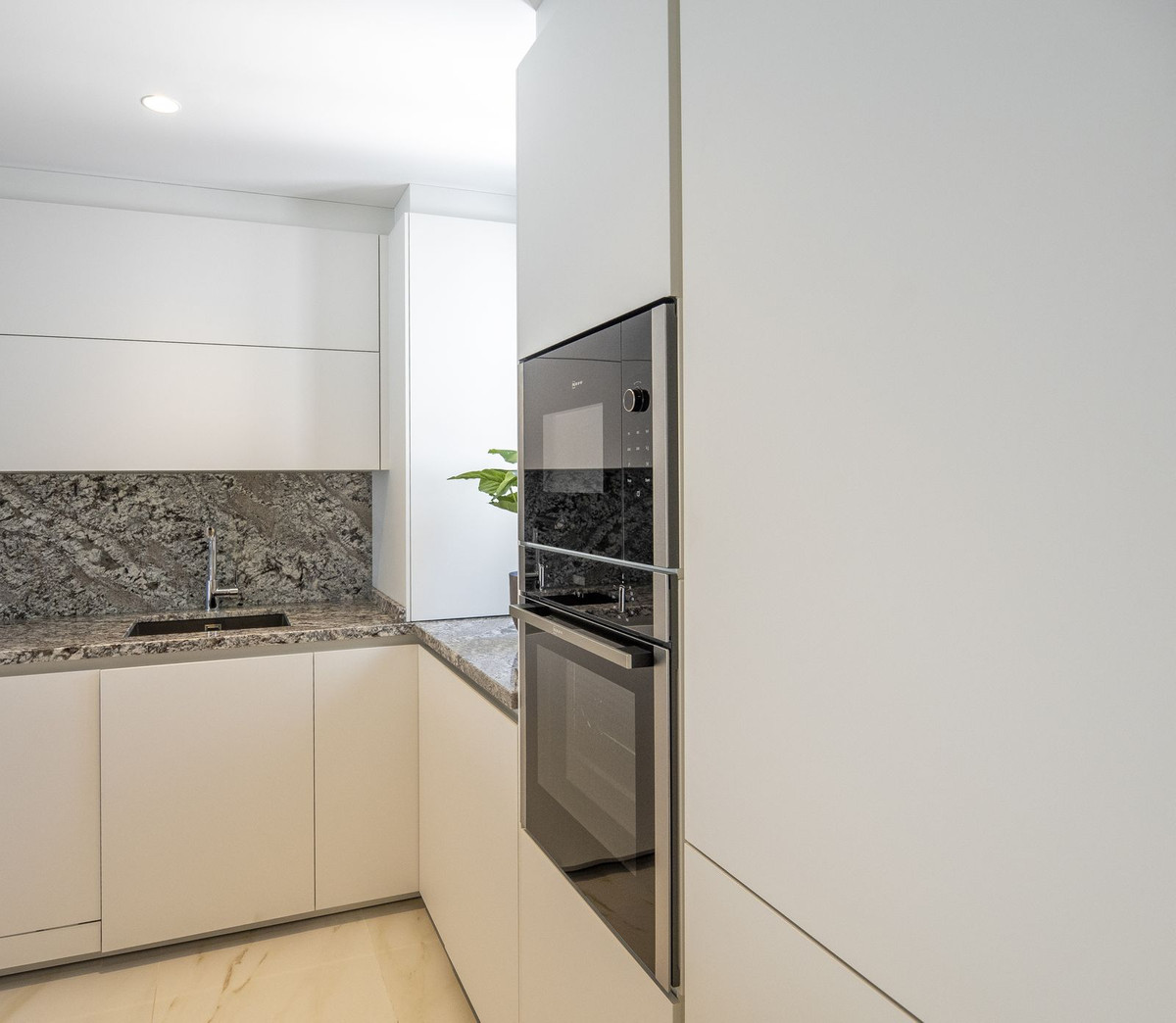 Appartement te koop in Marbella | 4 slaapkamers H5329864