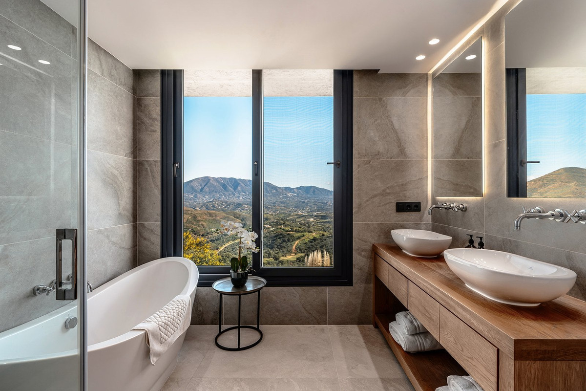 Huis te koop in Marbella | 6 slaapkamers H5337538