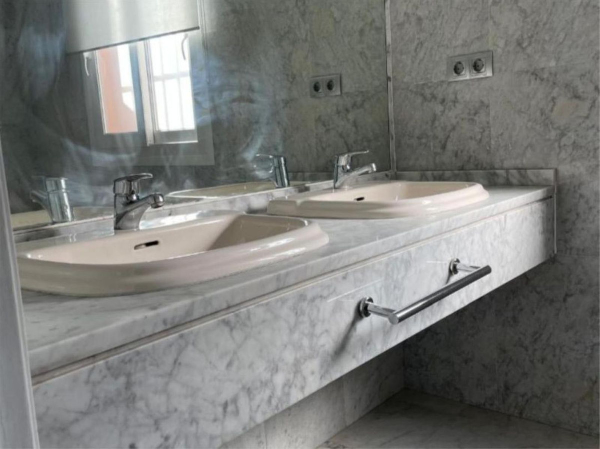 Huis te koop in Marbella | 4 slaapkamers H5349352