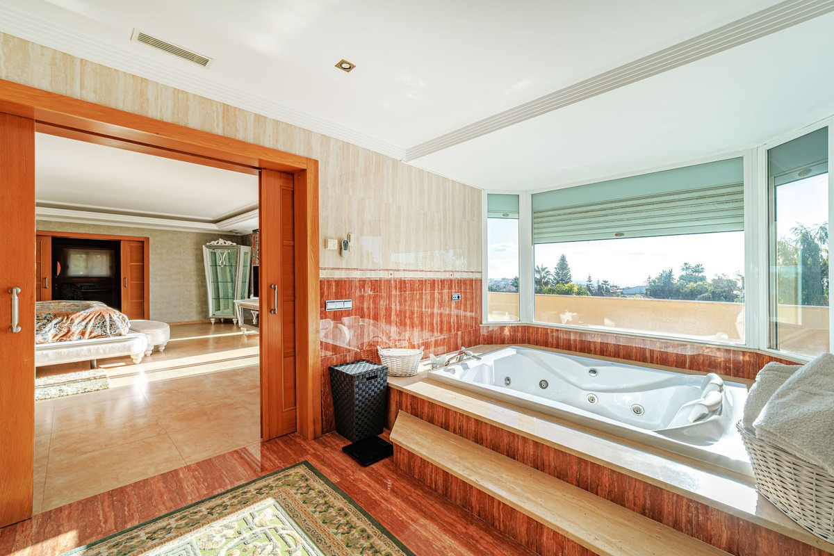 Huis te koop in Marbella | 8 slaapkamers H5350144