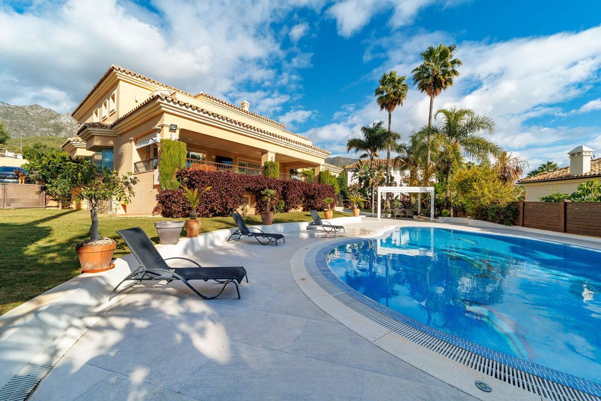 Huis te koop in Marbella | 8 slaapkamers H5350144