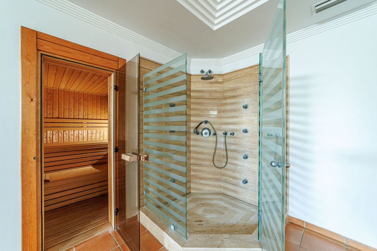 Huis te koop in Marbella | 8 slaapkamers H5350144