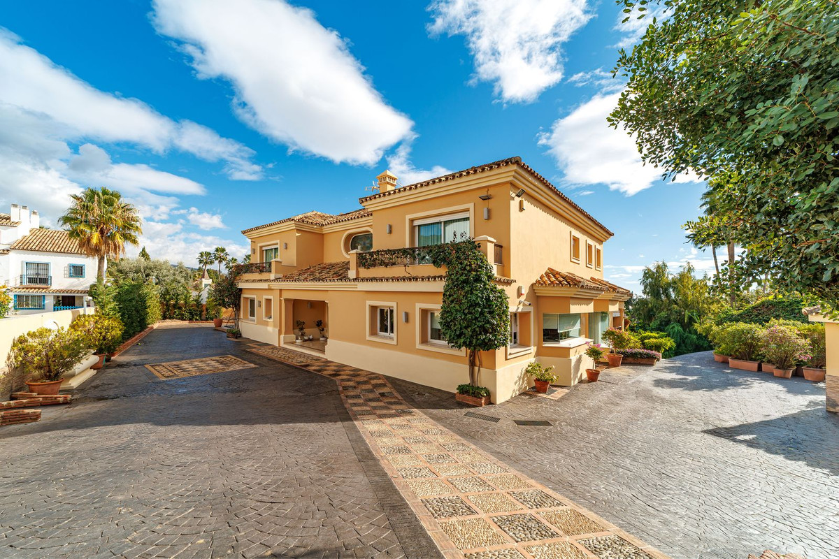 Huis te koop in Marbella | 8 slaapkamers H5350144