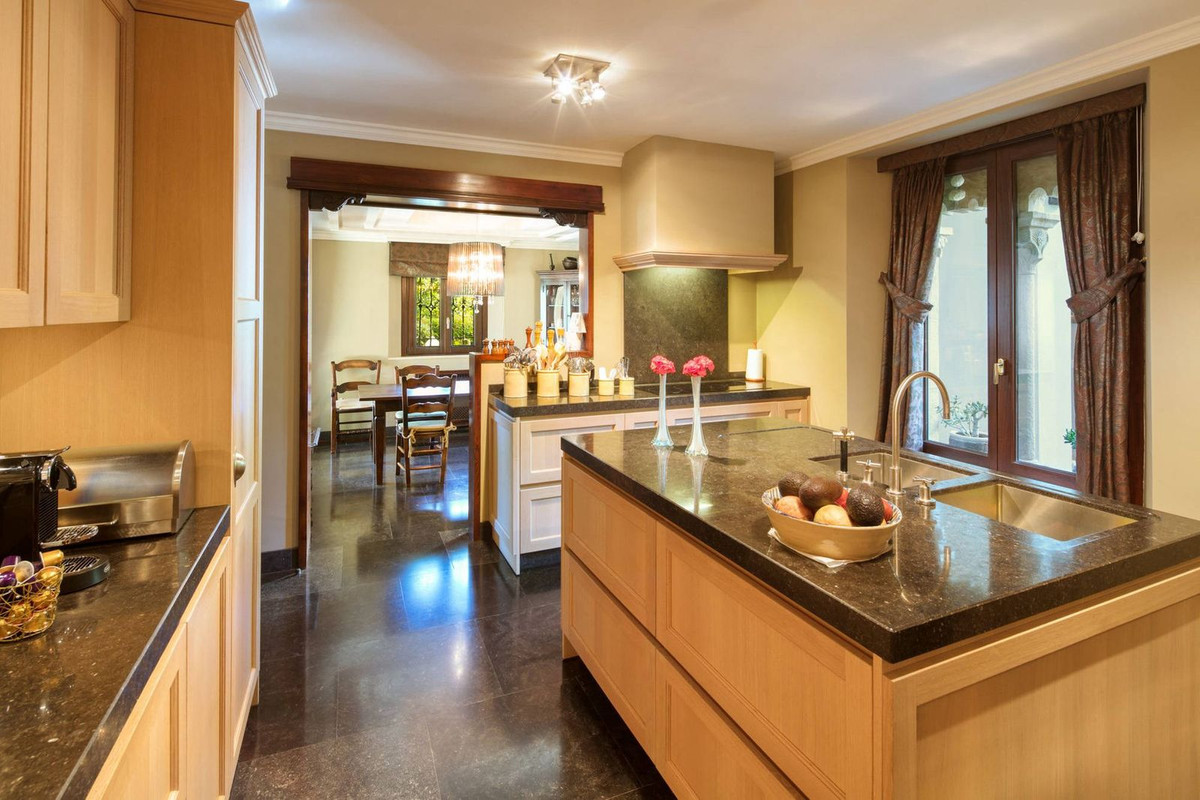 Huis te koop in Marbella | 5 slaapkamers H5391064
