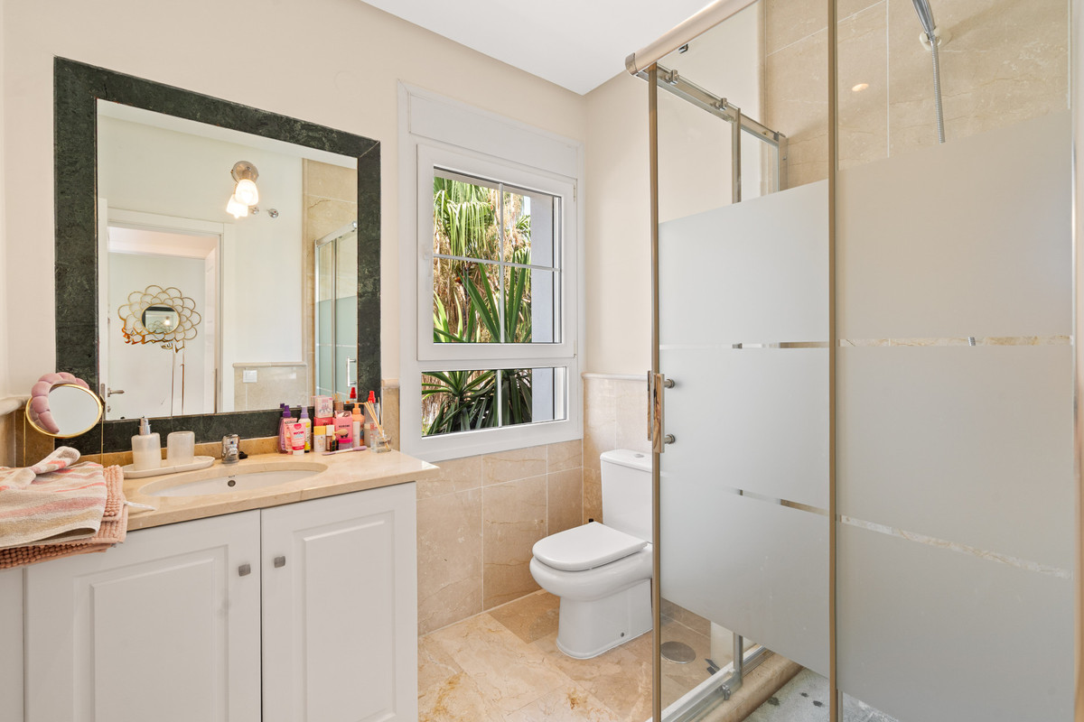 Huis te koop in Marbella | 4 slaapkamers H5449492