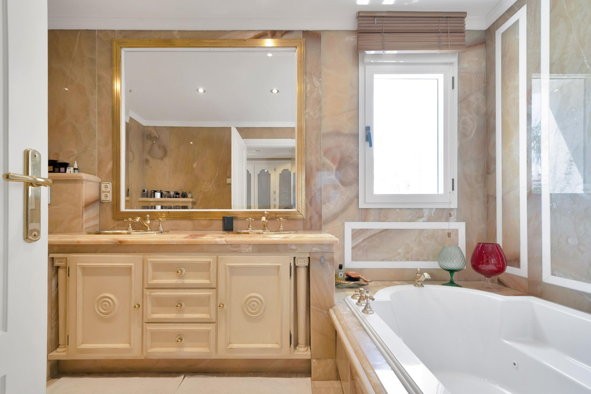 Huis te koop in Marbella | 3 slaapkamers H5468815