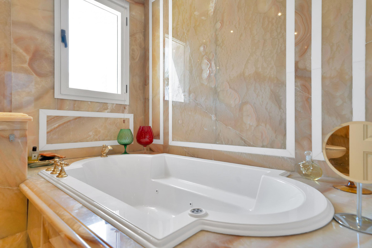 Huis te koop in Marbella | 3 slaapkamers H5468815
