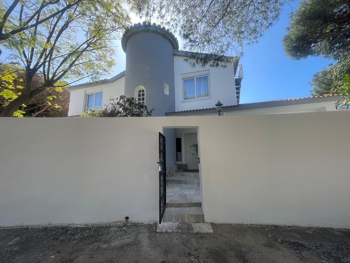 Huis te koop in Marbesa | 4 slaapkamers H4991689