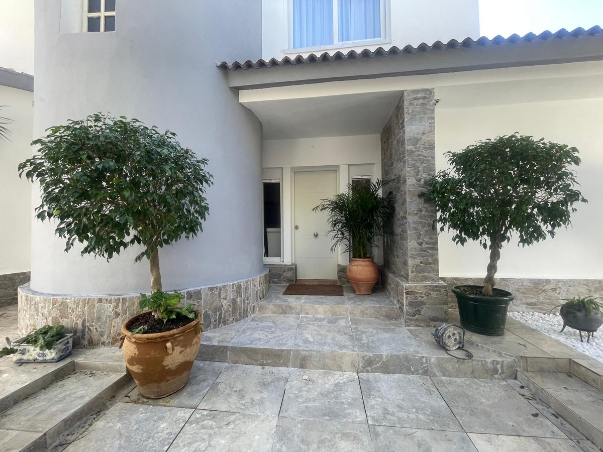 Huis te koop in Marbesa | 4 slaapkamers H4991689