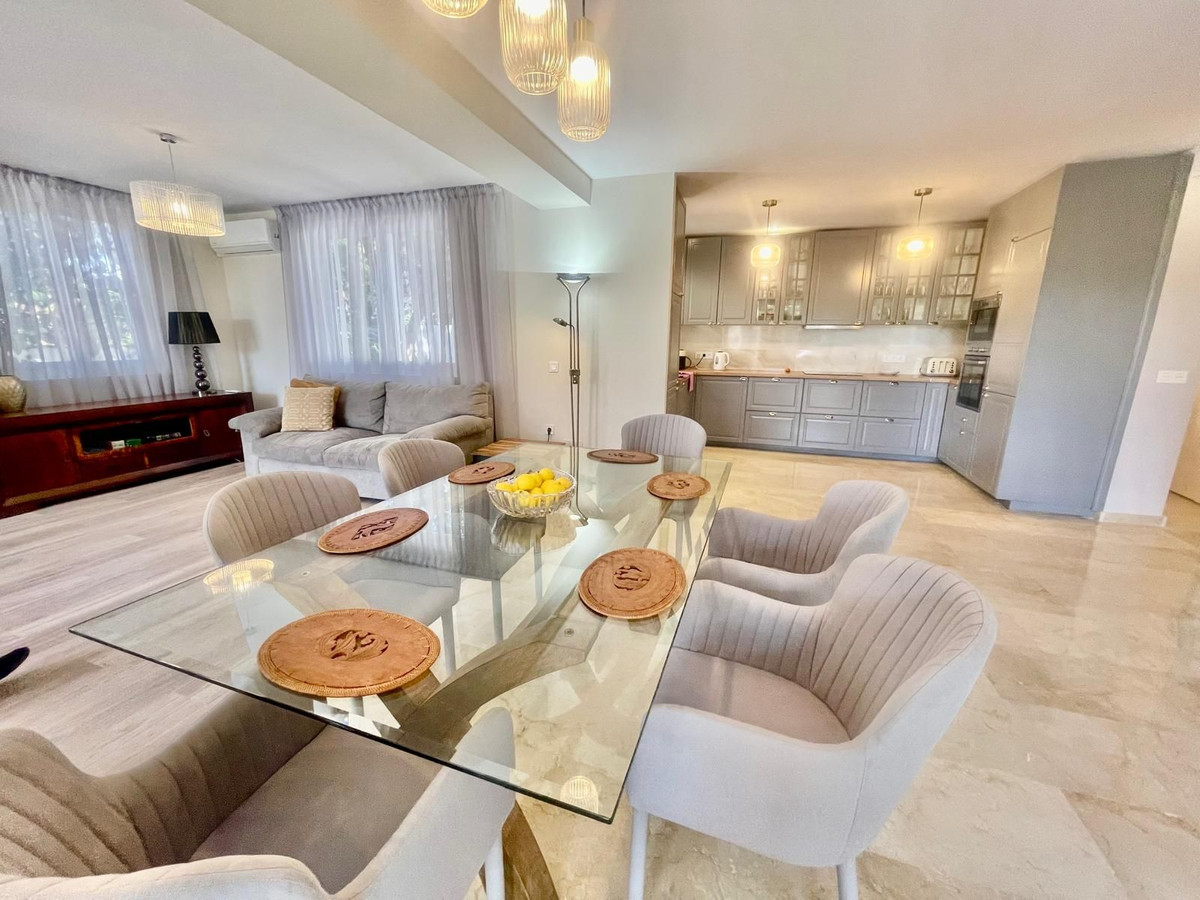 Huis te koop in Marbesa | 4 slaapkamers H4991689
