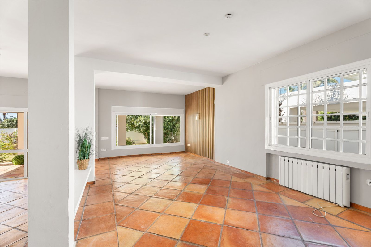 Huis te koop in Marbesa | 5 slaapkamers H5009773
