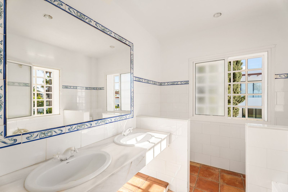 Huis te koop in Marbesa | 5 slaapkamers H5009773
