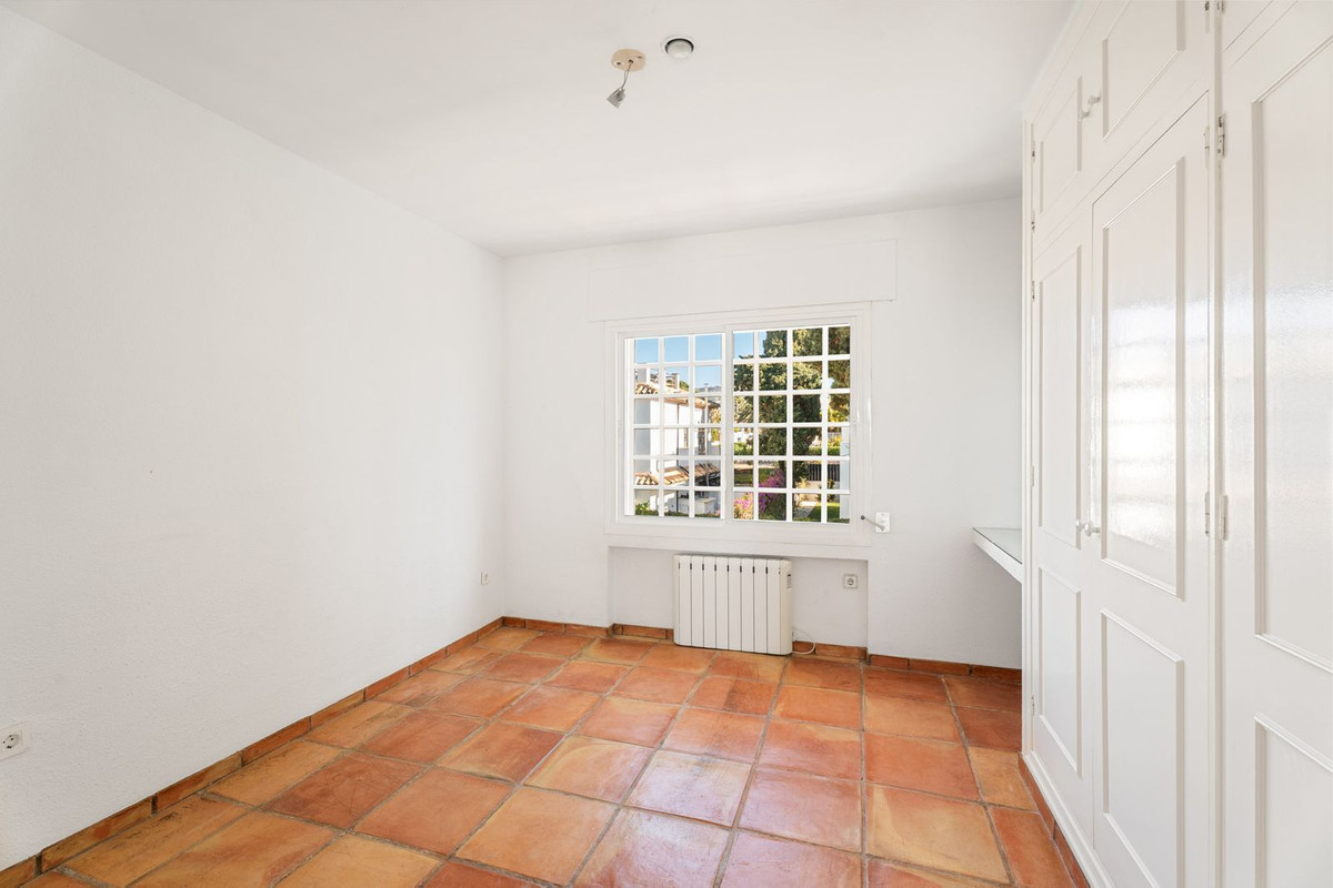 Huis te koop in Marbesa | 5 slaapkamers H5009773