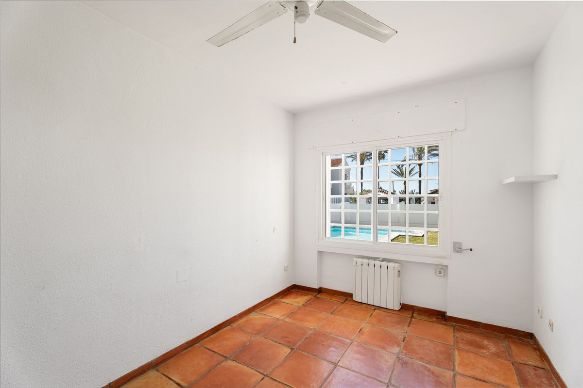 Huis te koop in Marbesa | 5 slaapkamers H5009773