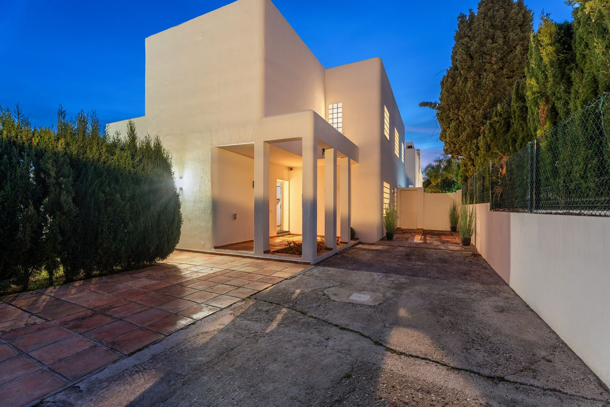 Huis te koop in Marbesa | 5 slaapkamers H5009773