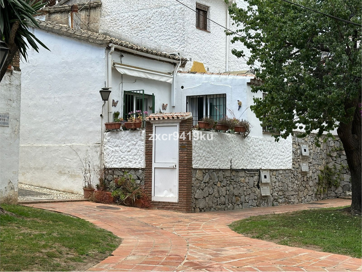 Bungalow in Marbesa-1