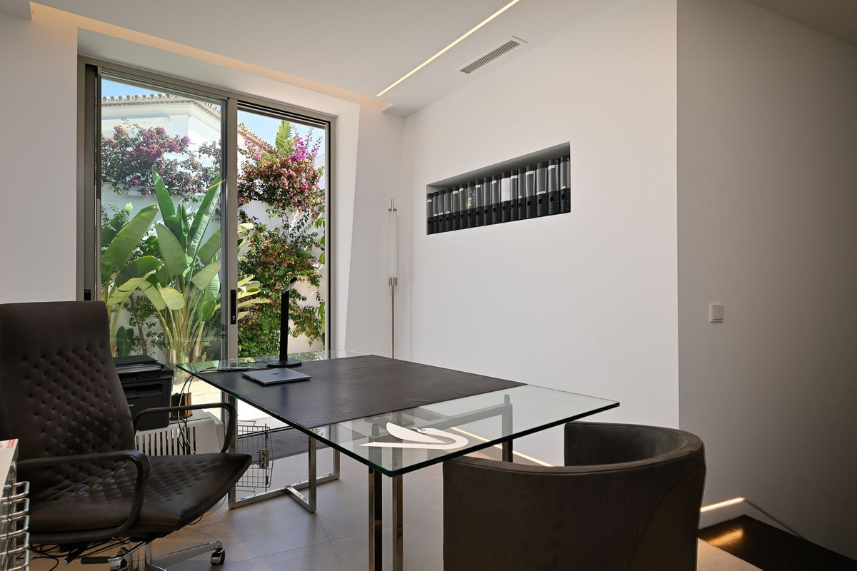 Huis te koop in Marbesa | 6 slaapkamers H5123764