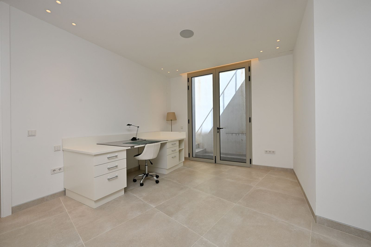 Huis te koop in Marbesa | 6 slaapkamers H5123764