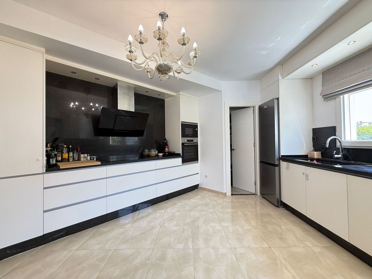 Huis te koop in Marbesa | 4 slaapkamers H5137579