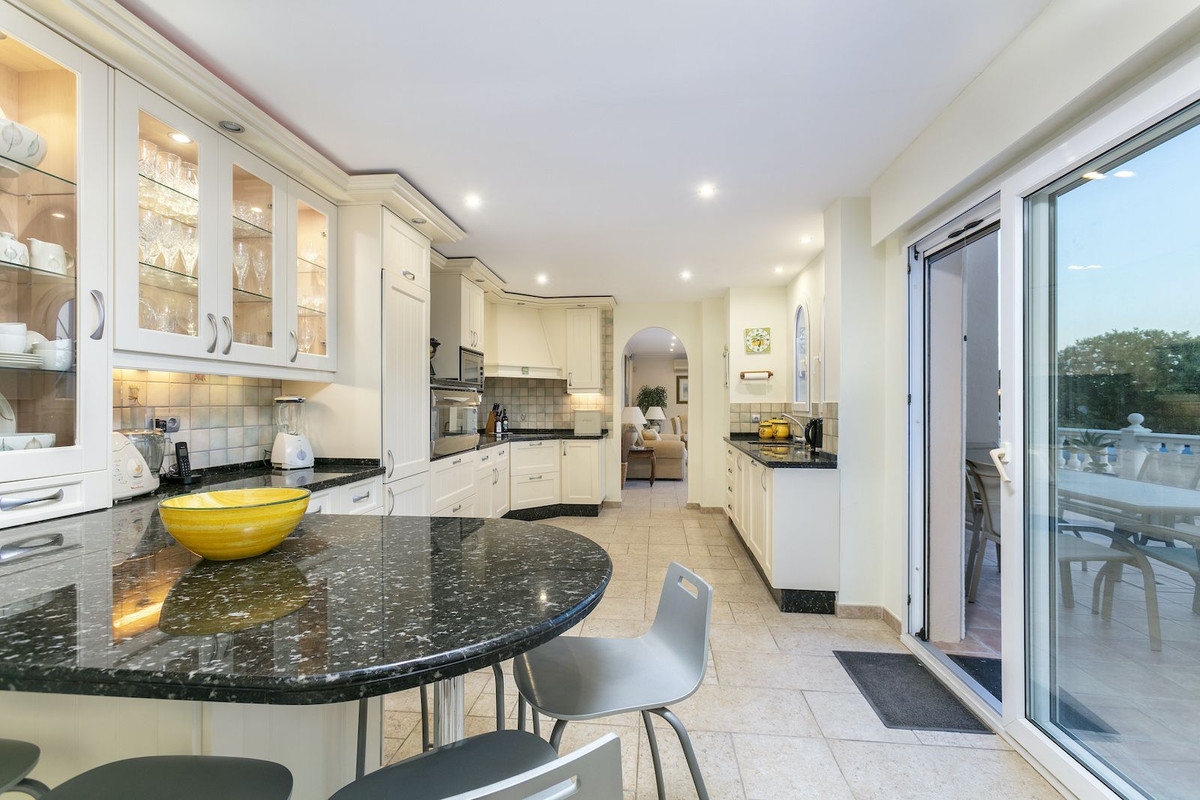 Huis te koop in Marbesa | 5 slaapkamers H5156299