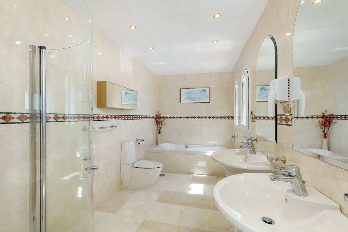 Huis te koop in Marbesa | 5 slaapkamers H5156299