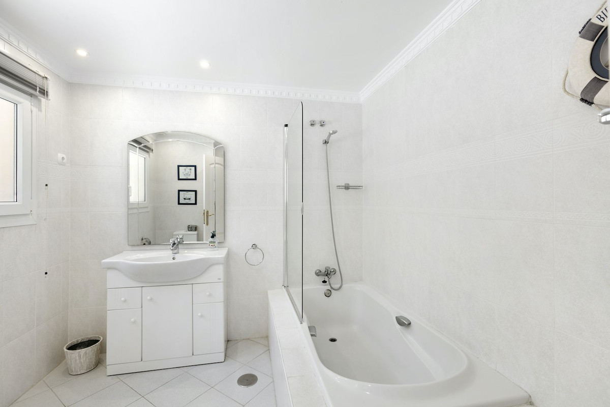 Huis te koop in Marbesa | 5 slaapkamers H5156299