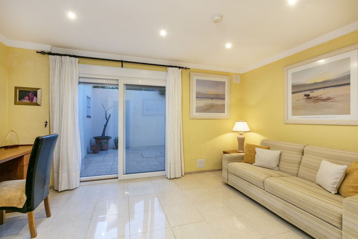 Huis te koop in Marbesa | 5 slaapkamers H5156299