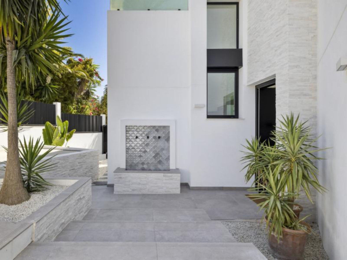 Huis te koop in Marbesa | 5 slaapkamers H5186248