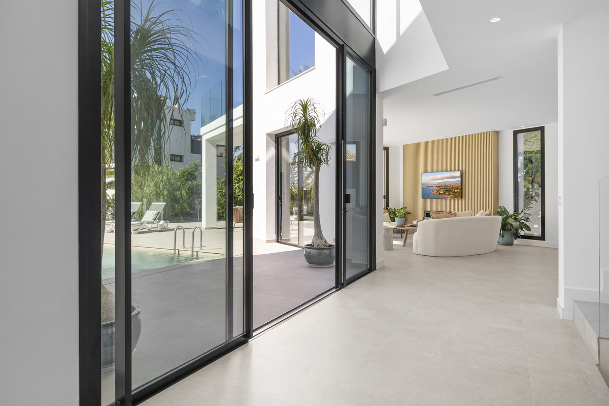 Huis te koop in Marbesa | 5 slaapkamers H5245474