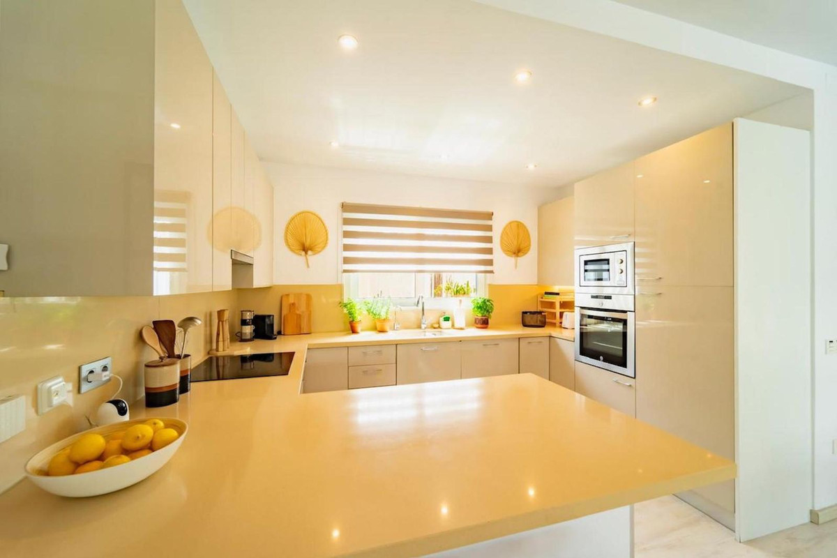 Huis te koop in Marbesa | 4 slaapkamers H5350501