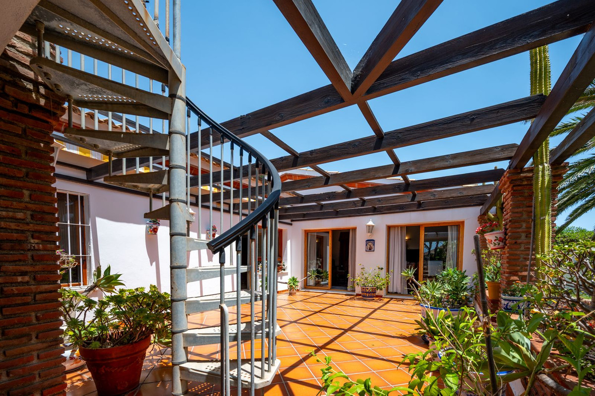 Huis te koop in El Faro | 3 slaapkamers H5045686