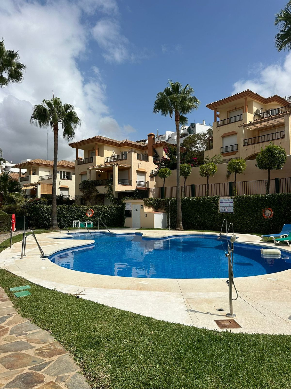 Huis te koop in Miraflores | 3 slaapkamers H4926718