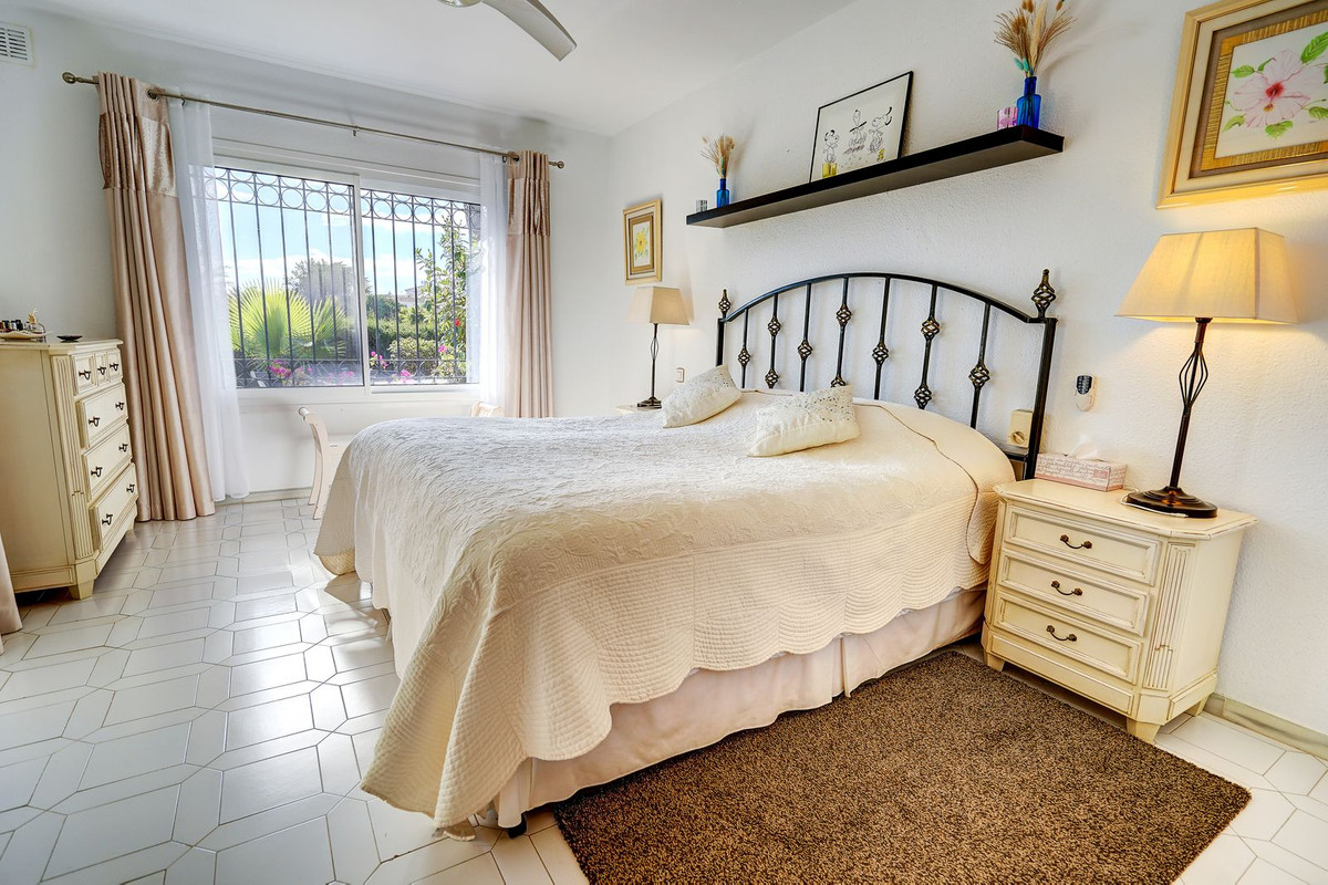 Semi-Vrijstaande Villa in Miraflores-12