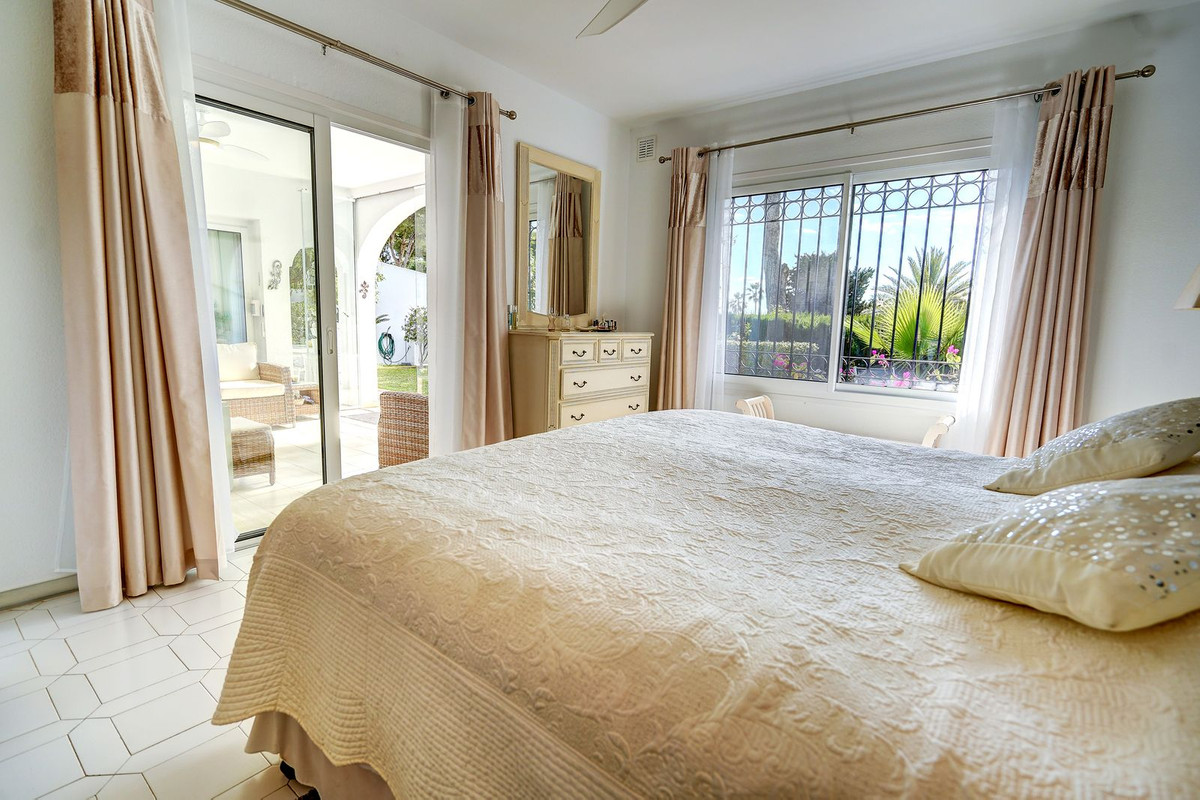 Semi-Vrijstaande Villa in Miraflores-13