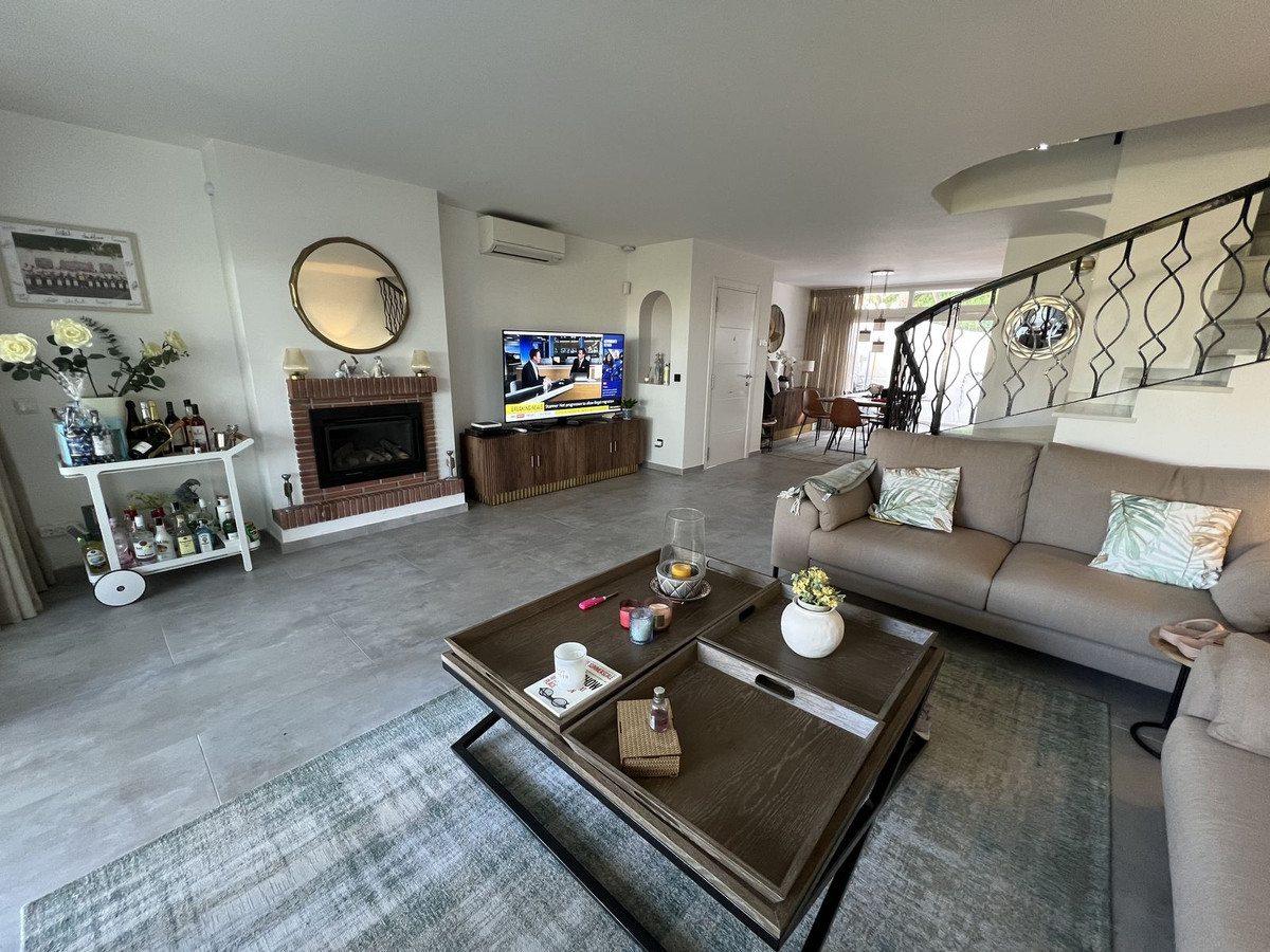 Semi-Vrijstaande Villa in Miraflores-10