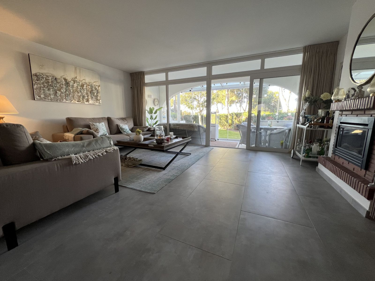 Semi-Vrijstaande Villa in Miraflores-9