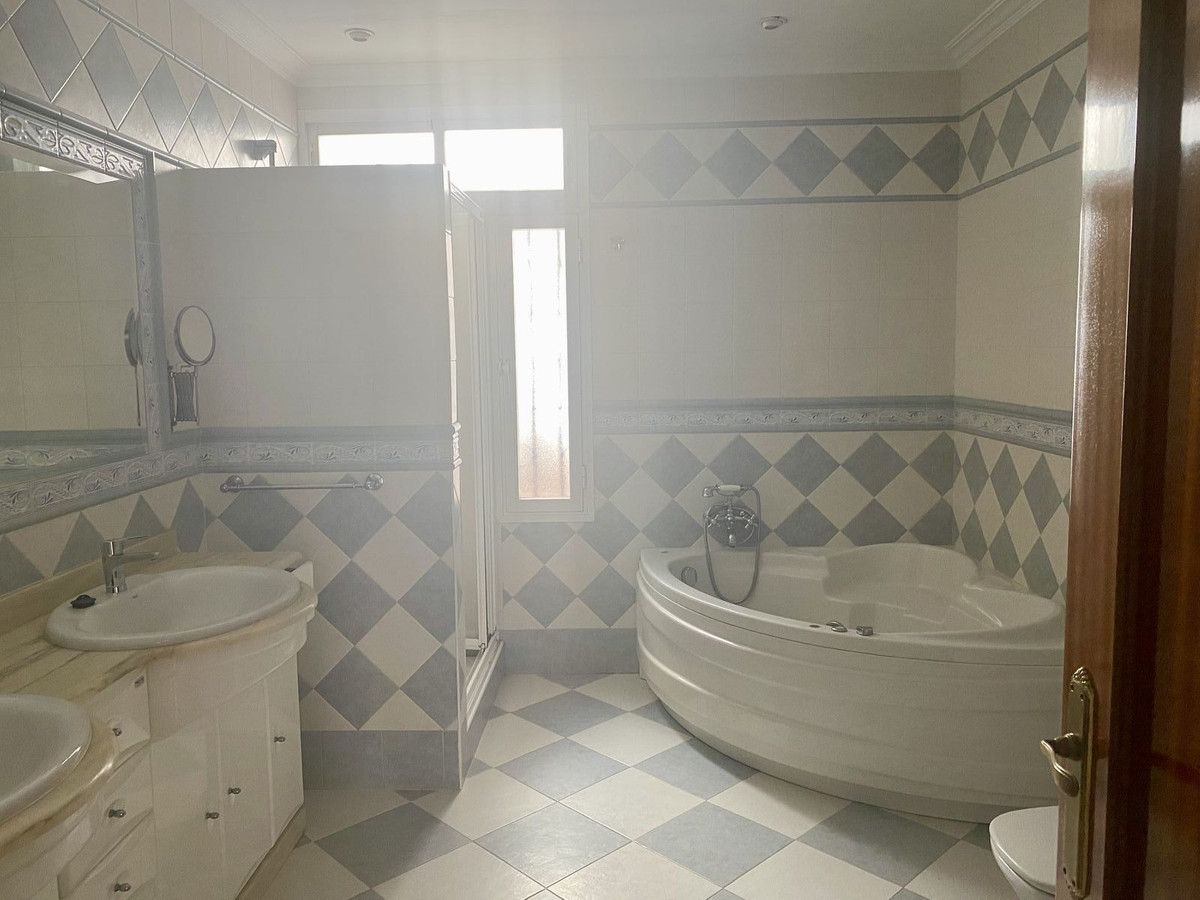 Vrijstaande Villa te koop in Málaga | 6 slaapkamers H4846426