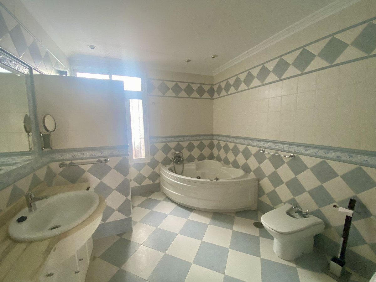 Vrijstaande Villa te koop in Málaga | 6 slaapkamers H4846426