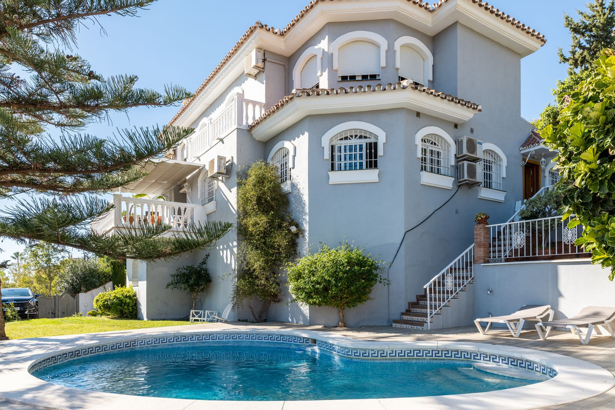 Vrijstaande Villa in Málaga Este-1