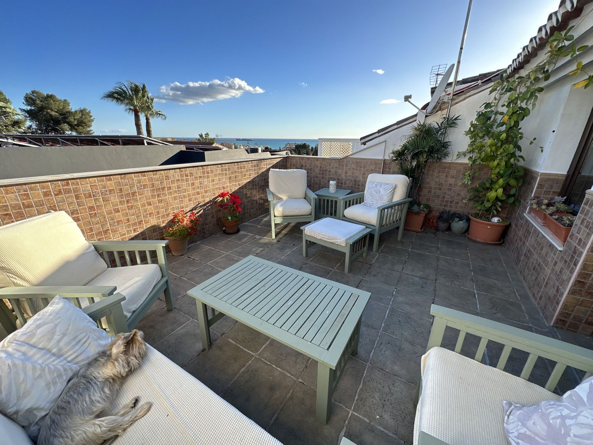 Semi-Vrijstaande Villa in Málaga Este-1