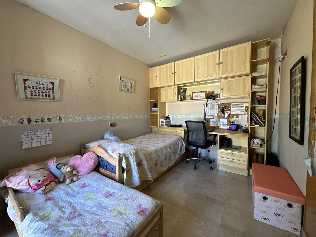 Semi-Vrijstaande Villa in Málaga Este-23