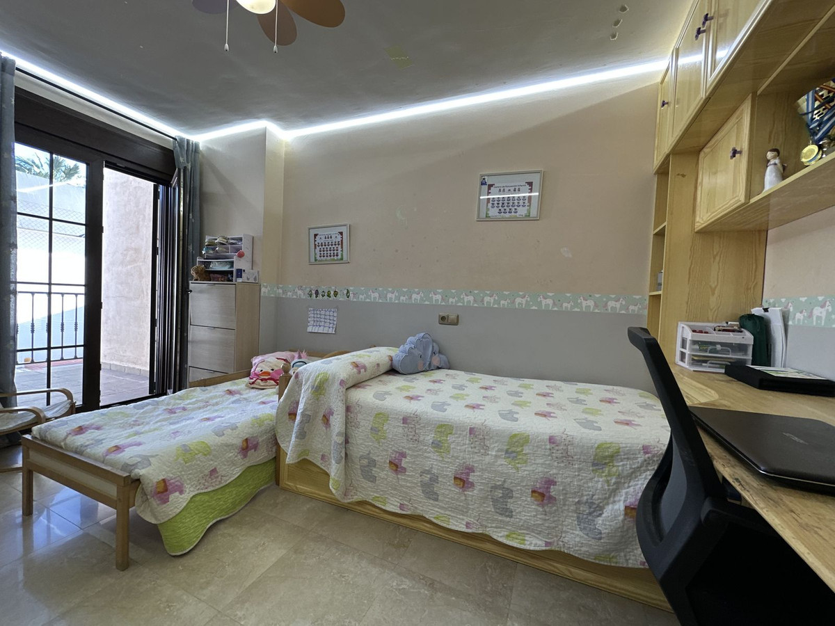 Semi-Vrijstaande Villa in Málaga Este-25