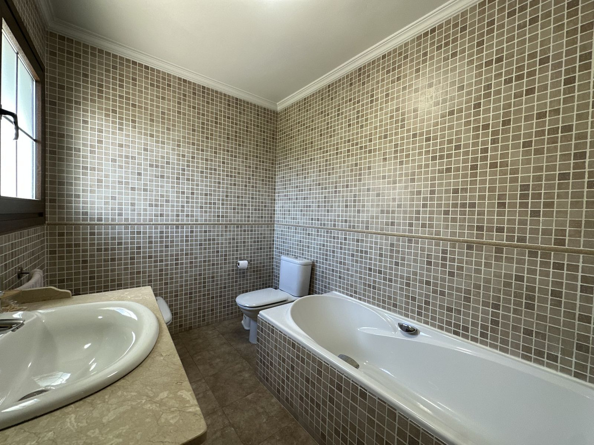 Semi-Vrijstaande Villa in Málaga Este-28