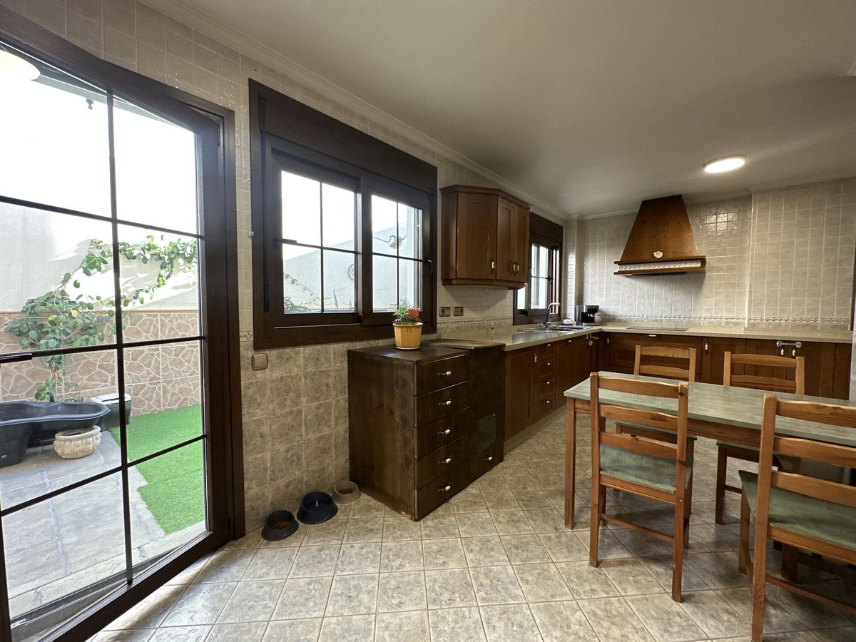 Semi-Vrijstaande Villa in Málaga Este-9