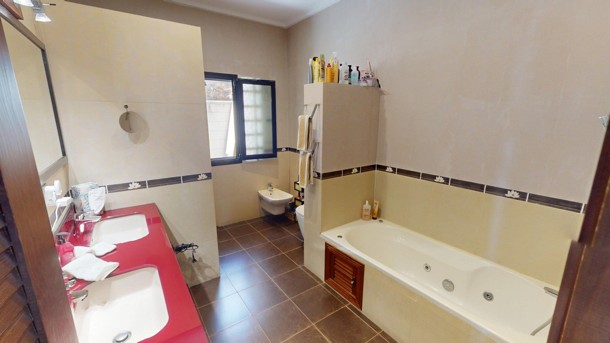 Huis te koop in Moclinejo | 4 slaapkamers H5220292