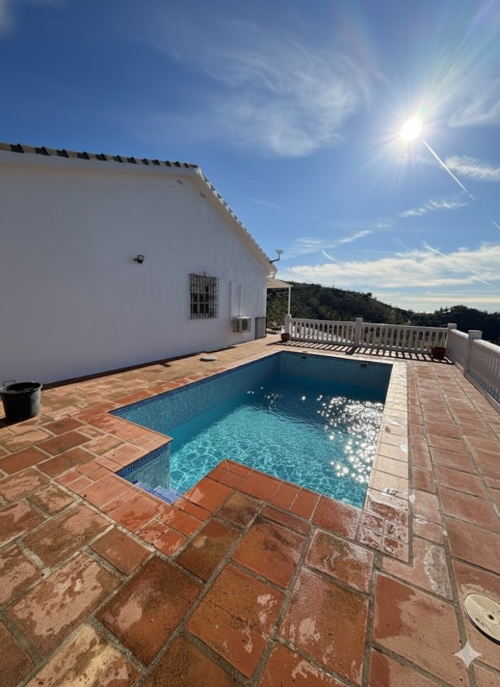 Huis te koop in Moclinejo | 2 slaapkamers H5294917