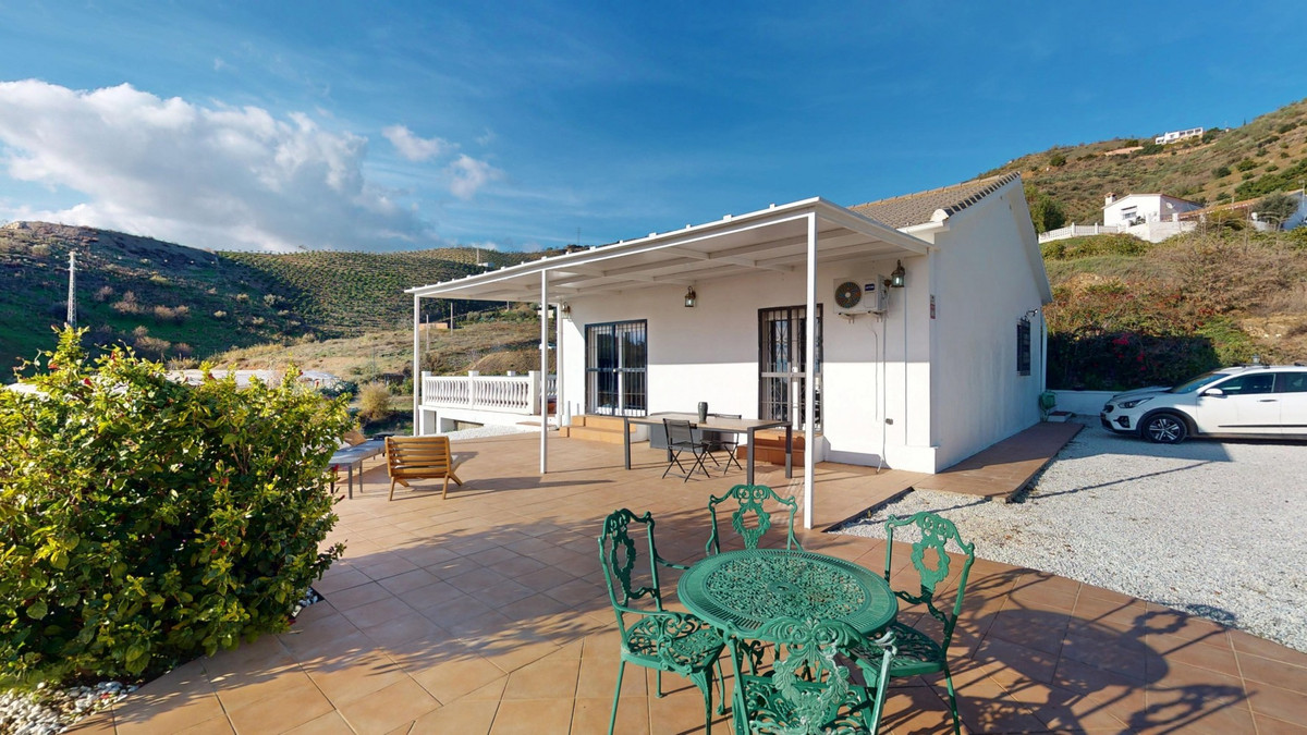 Huis te koop in Moclinejo | 2 slaapkamers H5294917